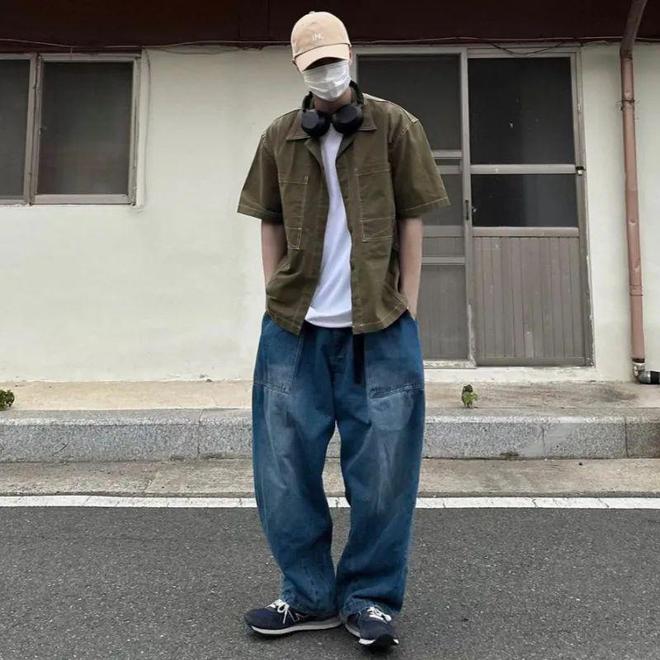 生搭配这3件衣服更合适潮流又有型！CQ9电子网站喜欢穿“牛仔裤”的男(图1)
